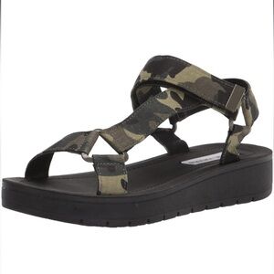 Women’s Steve Madden Henley Camo Print Sandals size 9